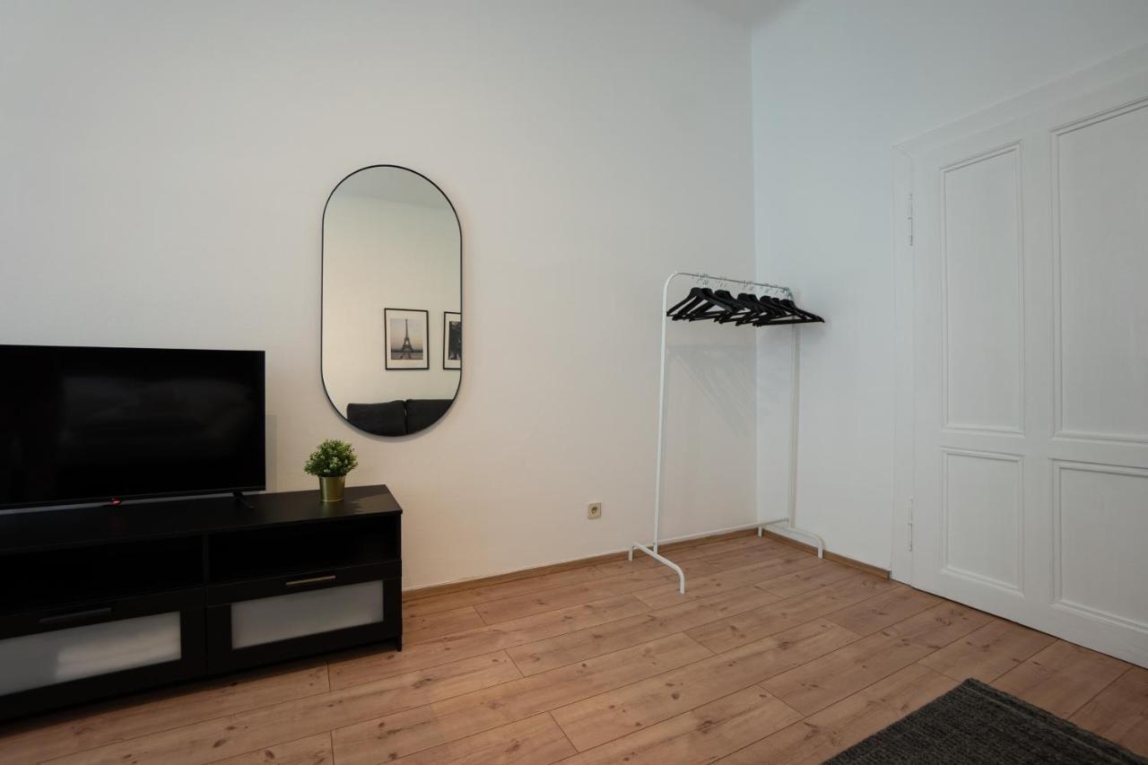 Lovely 1-Bedroom Apartment Next To Praterstern ウィーン エクステリア 写真