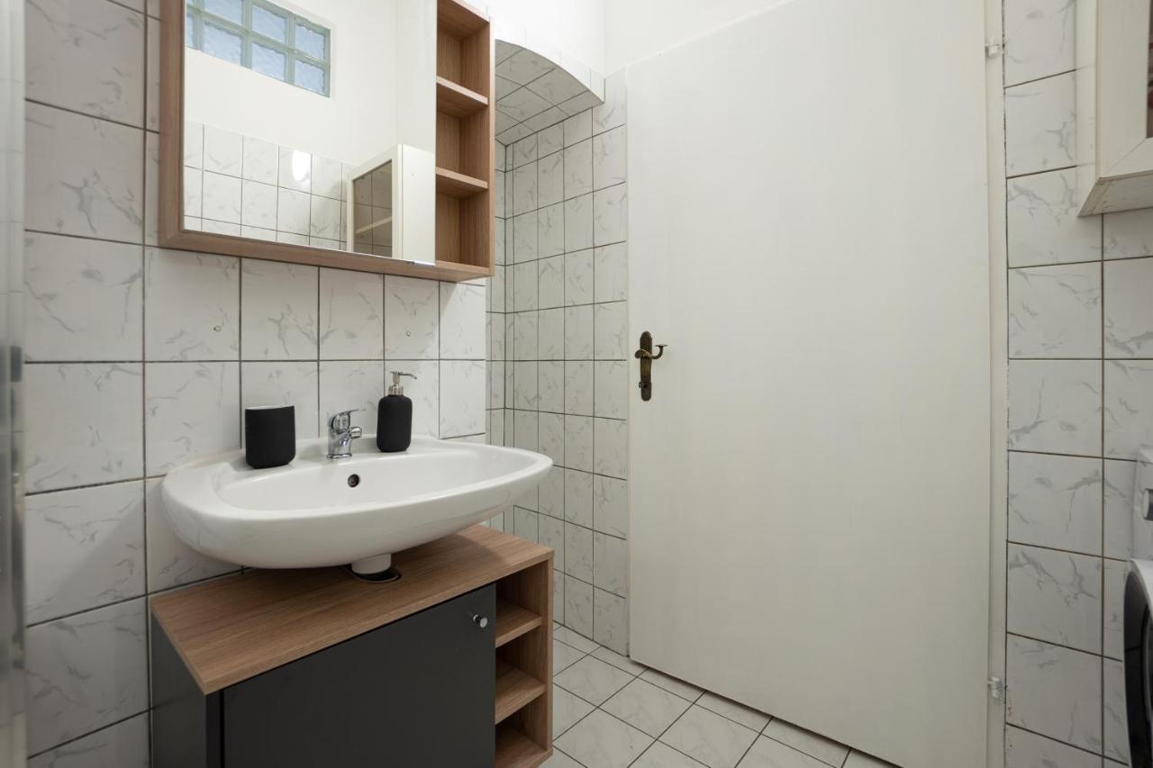 Lovely 1-Bedroom Apartment Next To Praterstern ウィーン エクステリア 写真