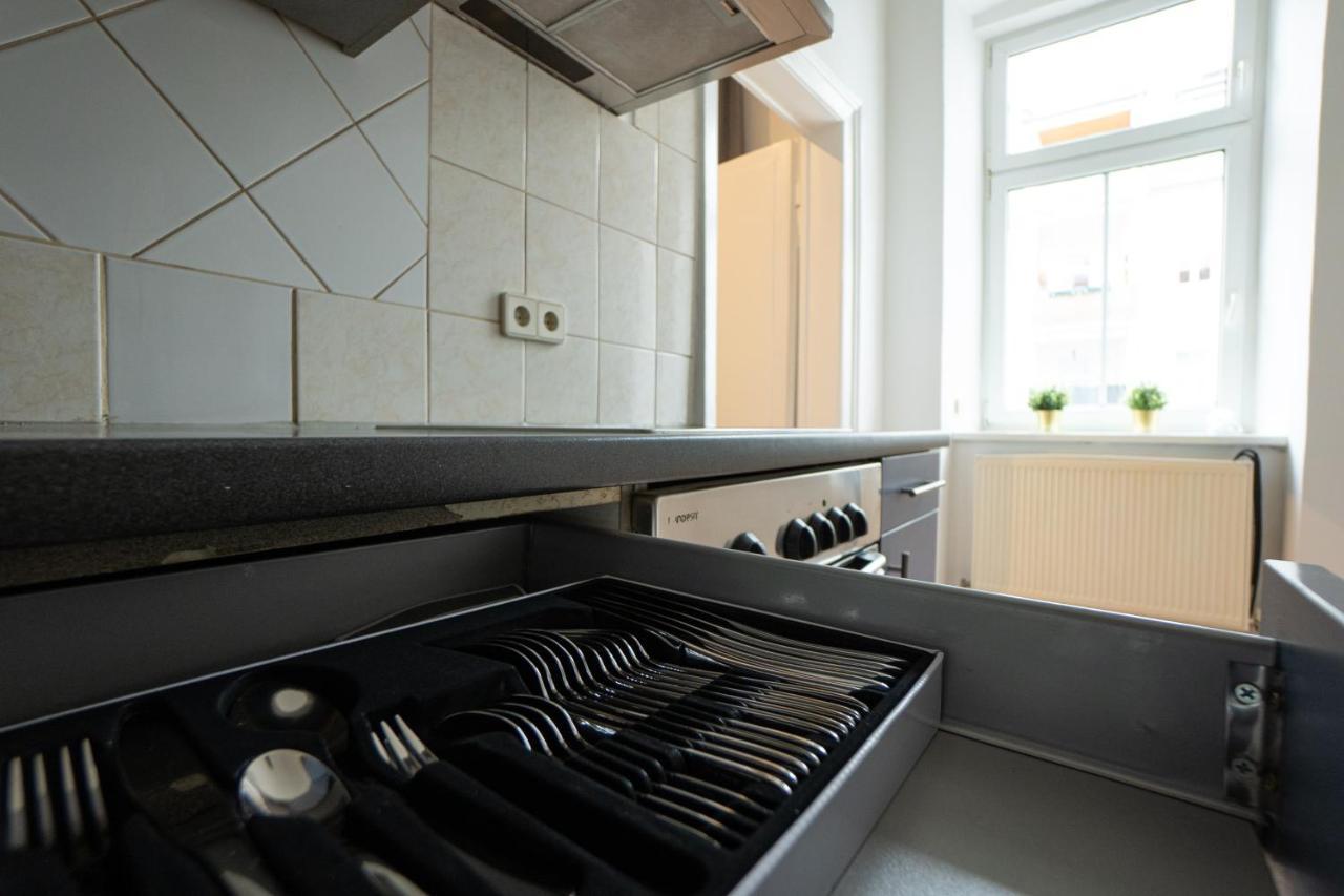 Lovely 1-Bedroom Apartment Next To Praterstern ウィーン エクステリア 写真